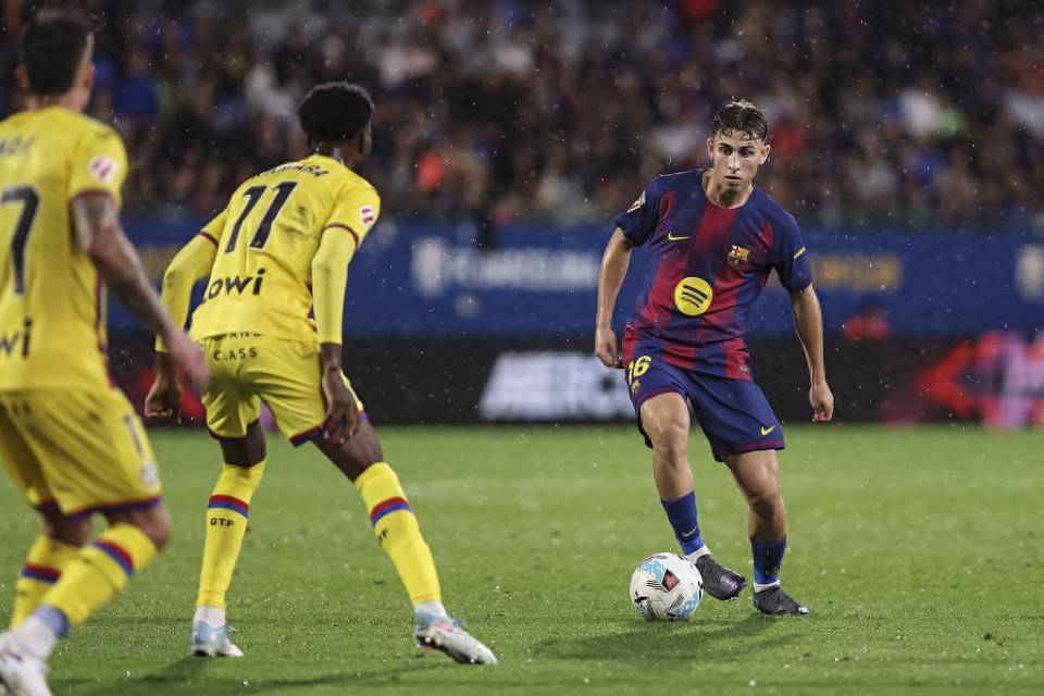 巴萨急盼归队！拉菲尼亚费尔明立返，亚马尔咋还在路上？